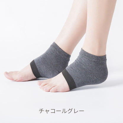 おやすみかかとケアソックス｜履くだけ足元保湿サポート